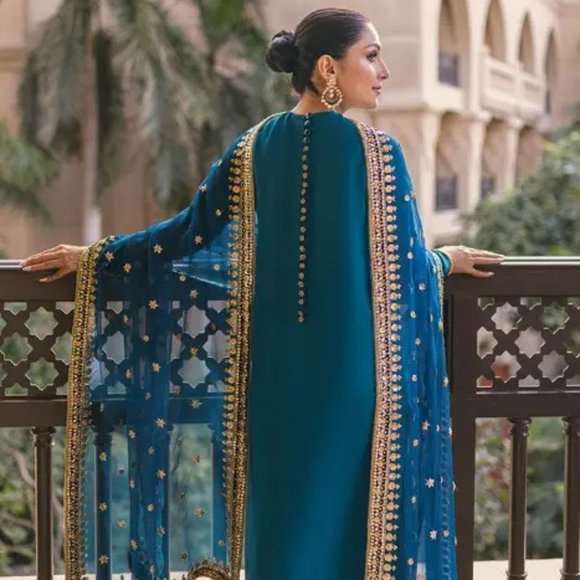 Buy Elegant Pakistani Suit with Designer Dupatta Online | Raimentz - Picture 2 of 6